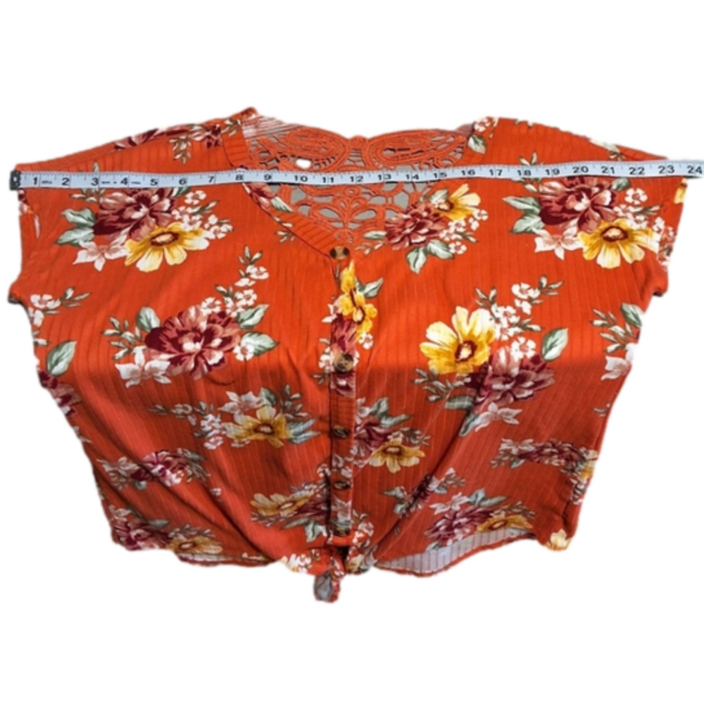 Upgrade Your Wardrobe with the Bobbie Brooks Floral Blouse, Size Medium - Picture 6 of 12